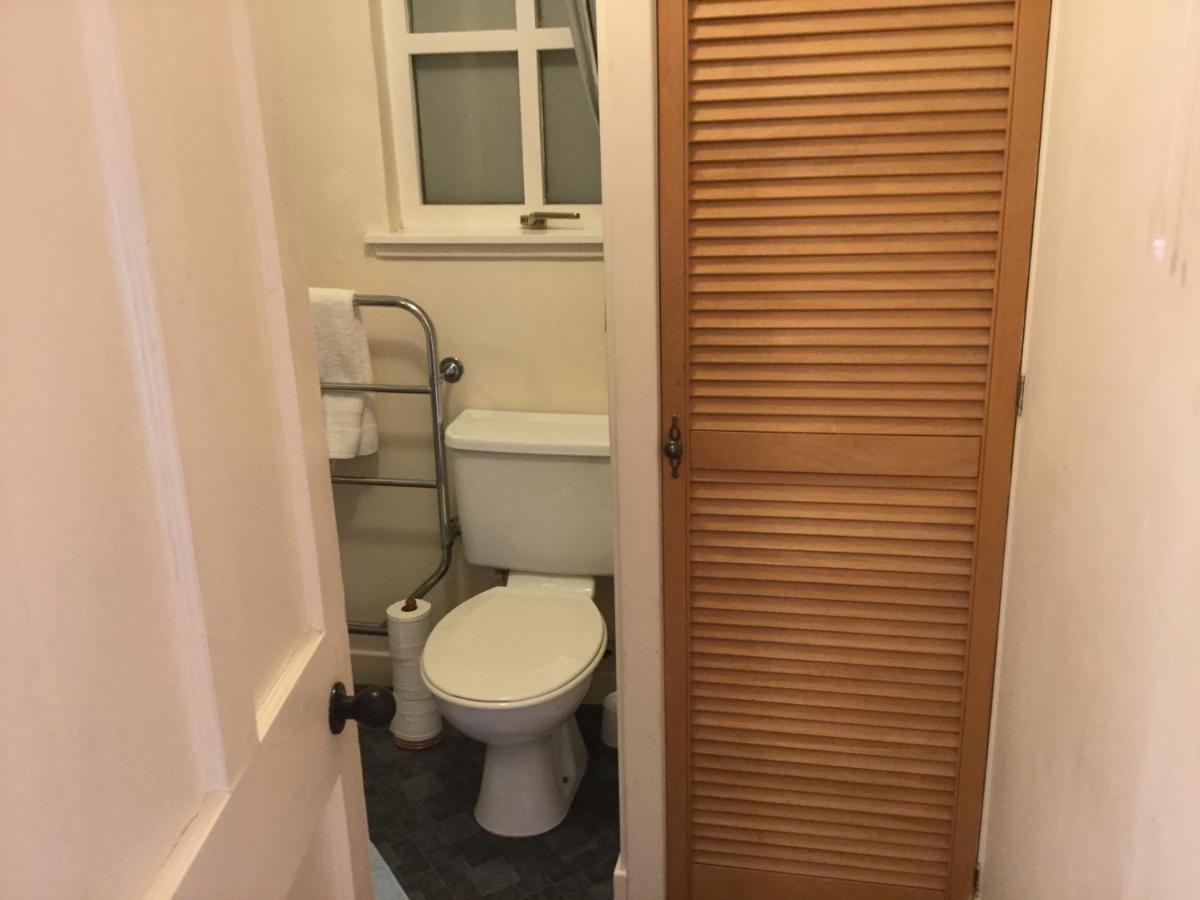 Three-Bedroom Old Cottage Free Parking Инвернес Екстериор снимка