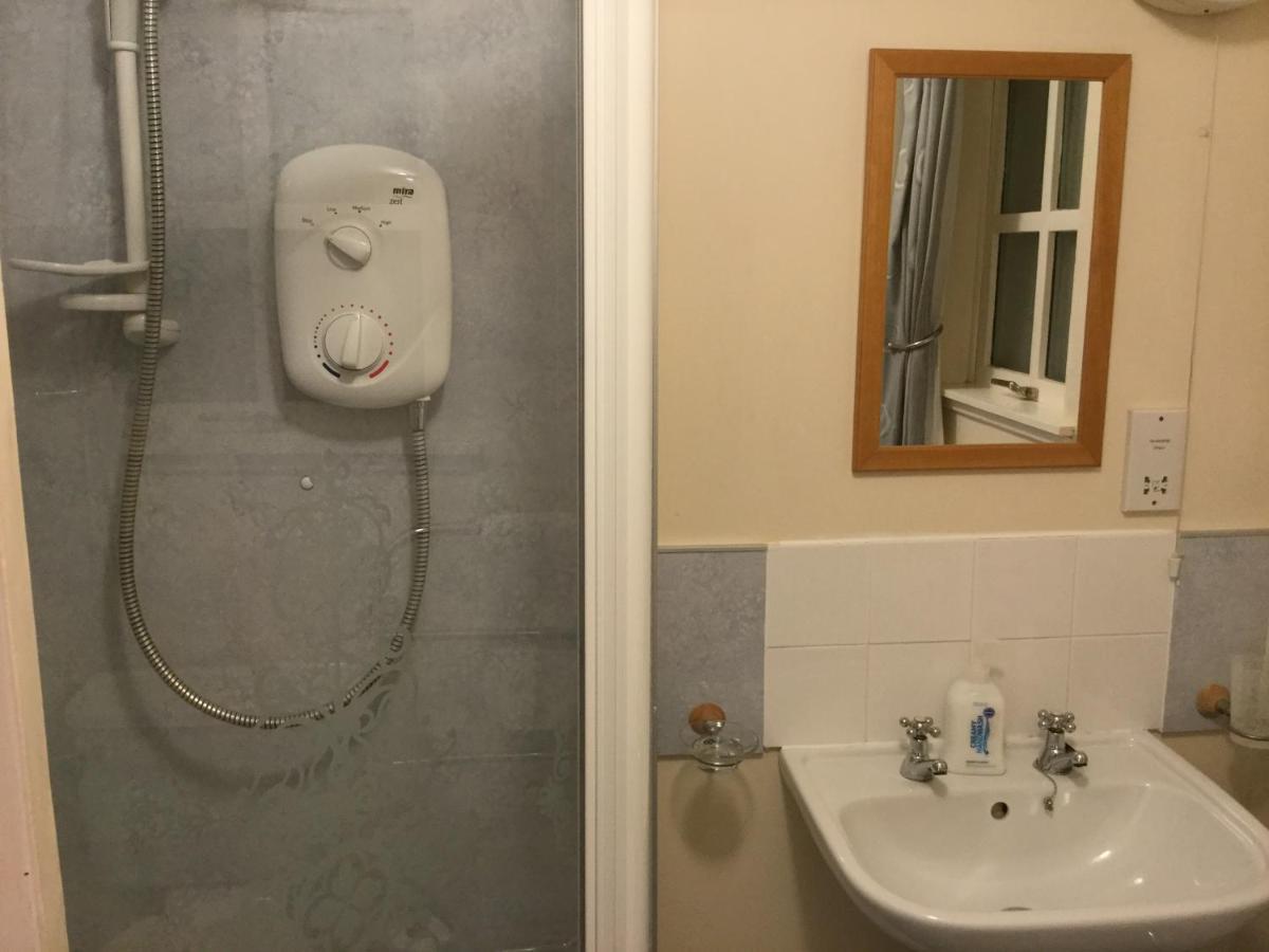 Three-Bedroom Old Cottage Free Parking Инвернес Екстериор снимка