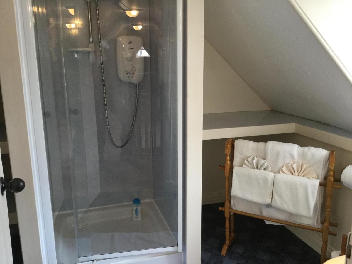 Three-Bedroom Old Cottage Free Parking Инвернес Екстериор снимка