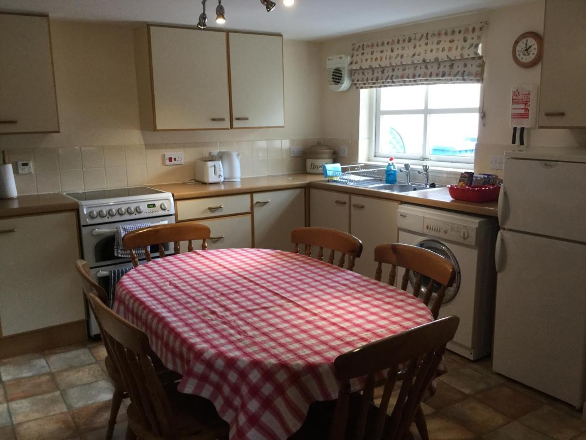 Three-Bedroom Old Cottage Free Parking Инвернес Екстериор снимка