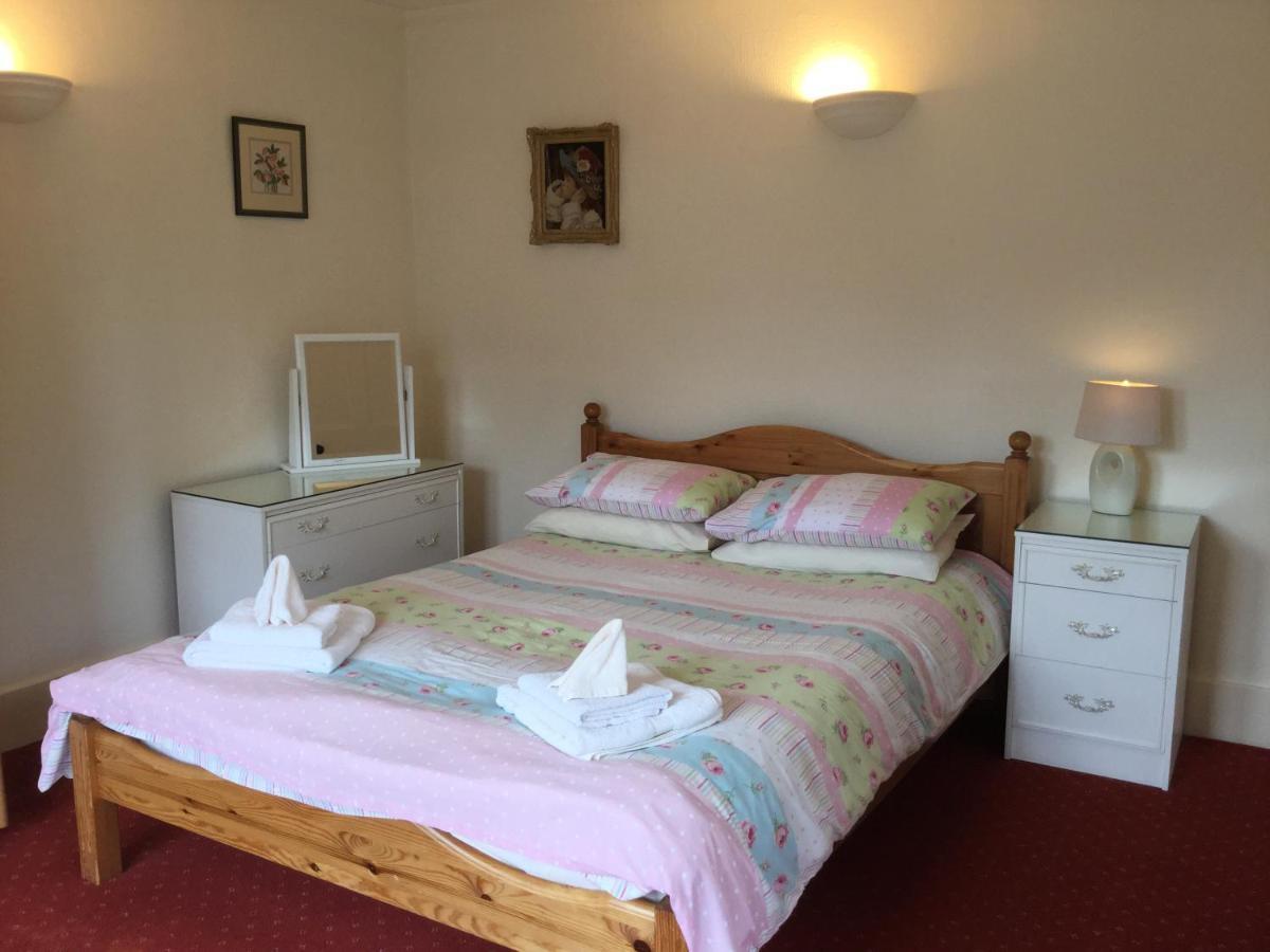 Three-Bedroom Old Cottage Free Parking Инвернес Екстериор снимка