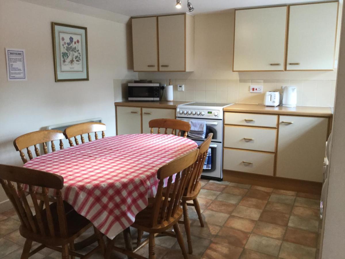 Three-Bedroom Old Cottage Free Parking Инвернес Екстериор снимка