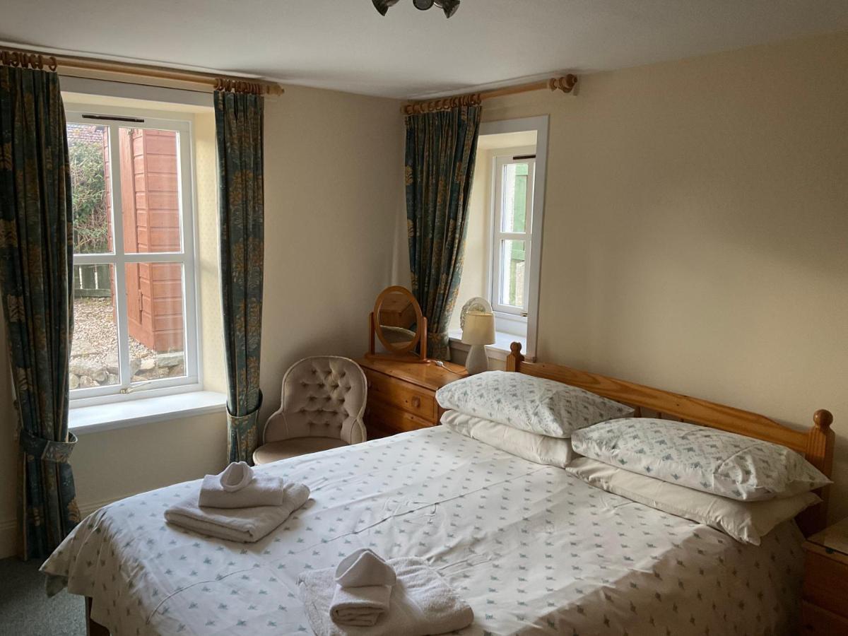 Three-Bedroom Old Cottage Free Parking Инвернес Екстериор снимка
