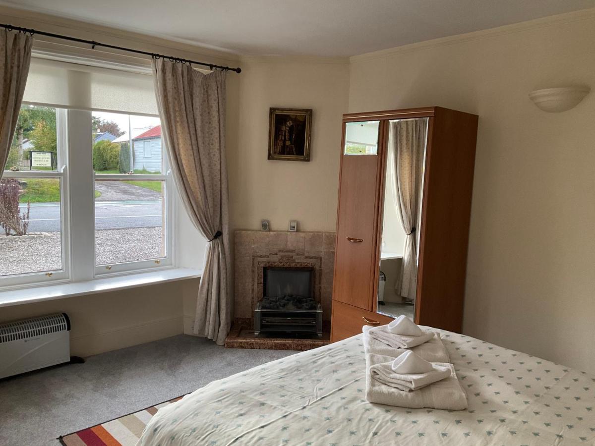 Three-Bedroom Old Cottage Free Parking Инвернес Екстериор снимка