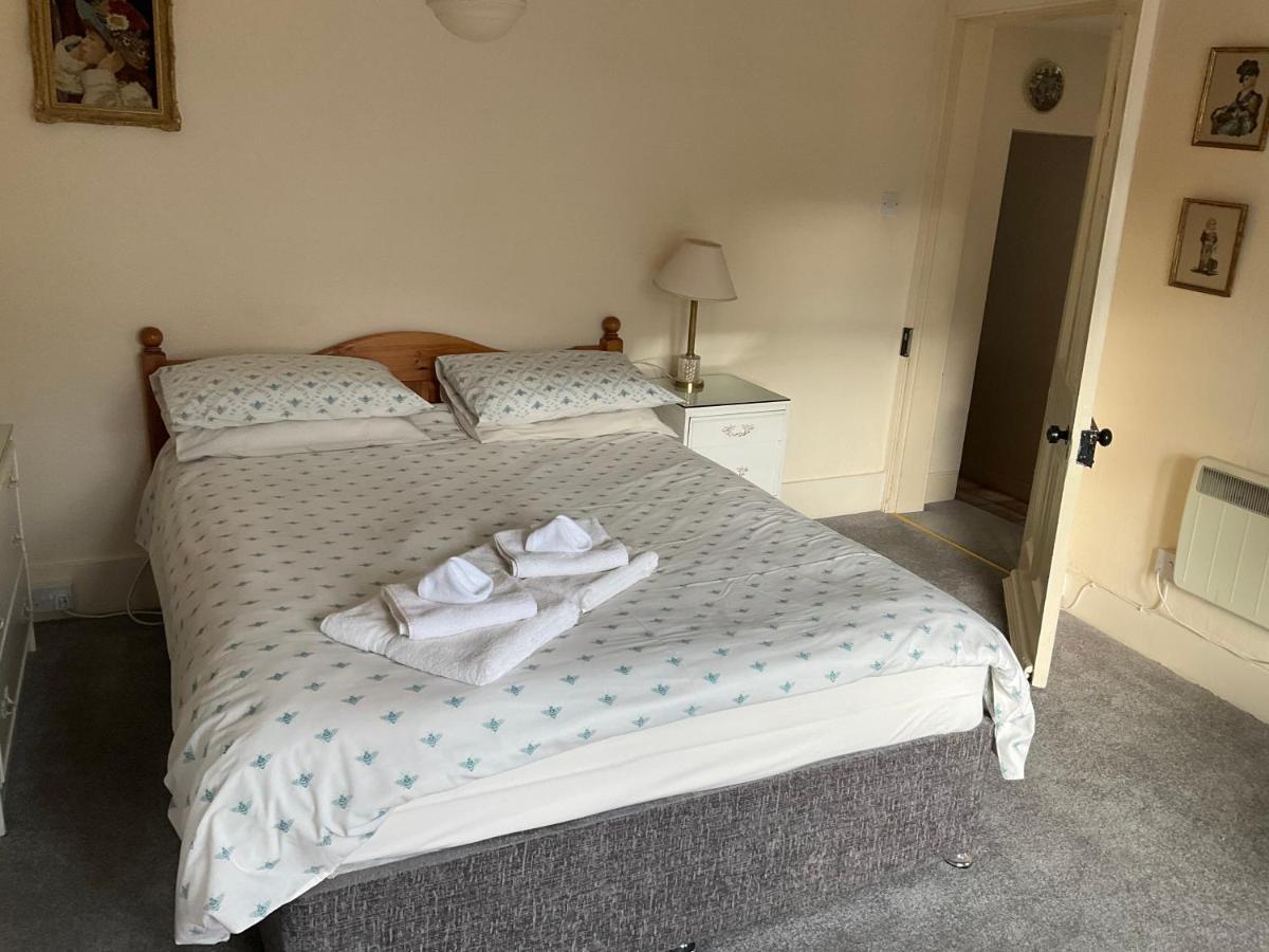 Three-Bedroom Old Cottage Free Parking Инвернес Екстериор снимка