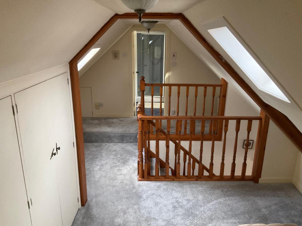 Three-Bedroom Old Cottage Free Parking Инвернес Екстериор снимка