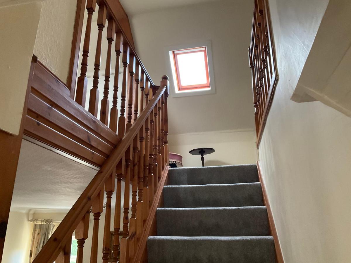 Three-Bedroom Old Cottage Free Parking Инвернес Екстериор снимка