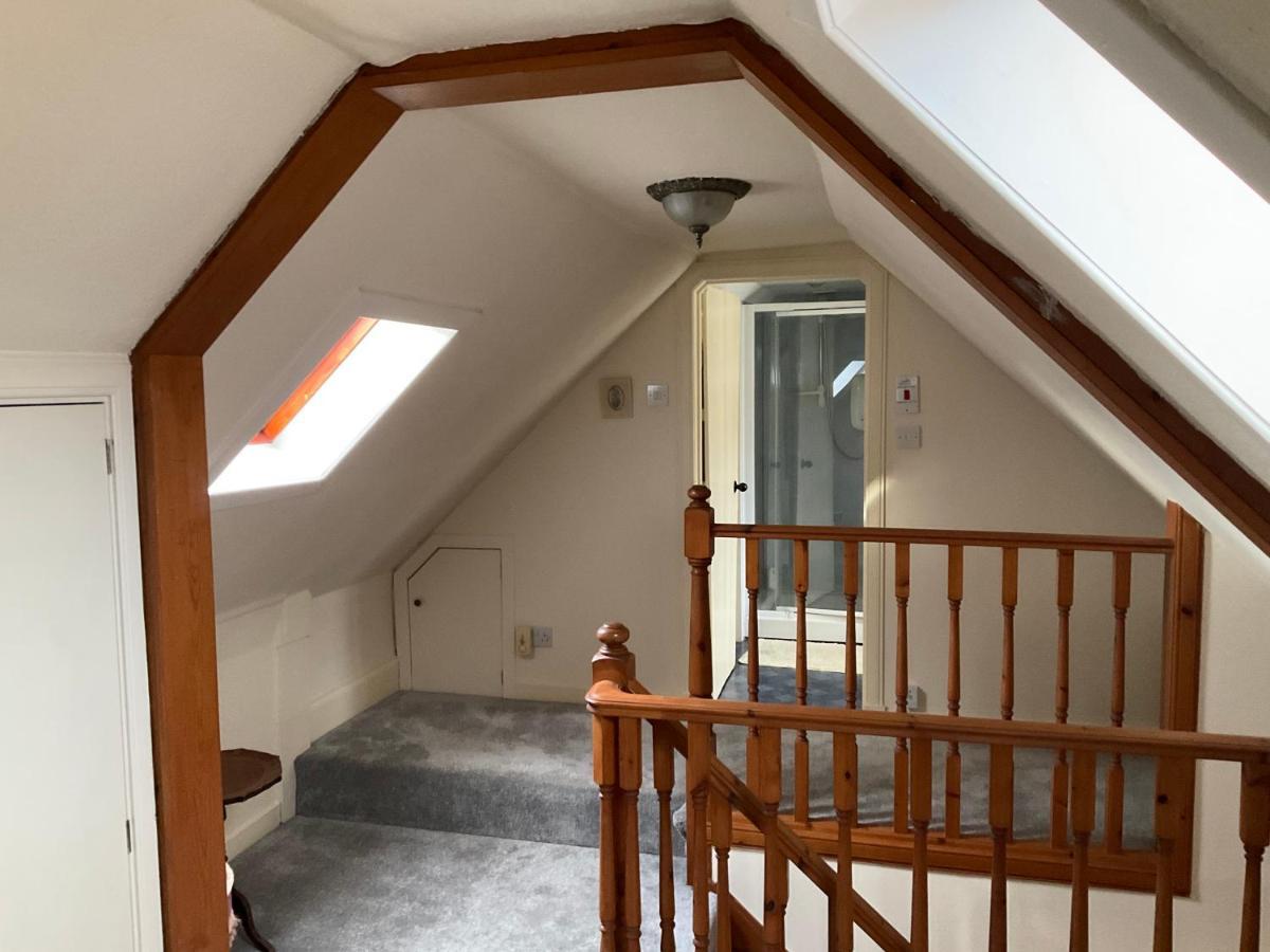 Three-Bedroom Old Cottage Free Parking Инвернес Екстериор снимка
