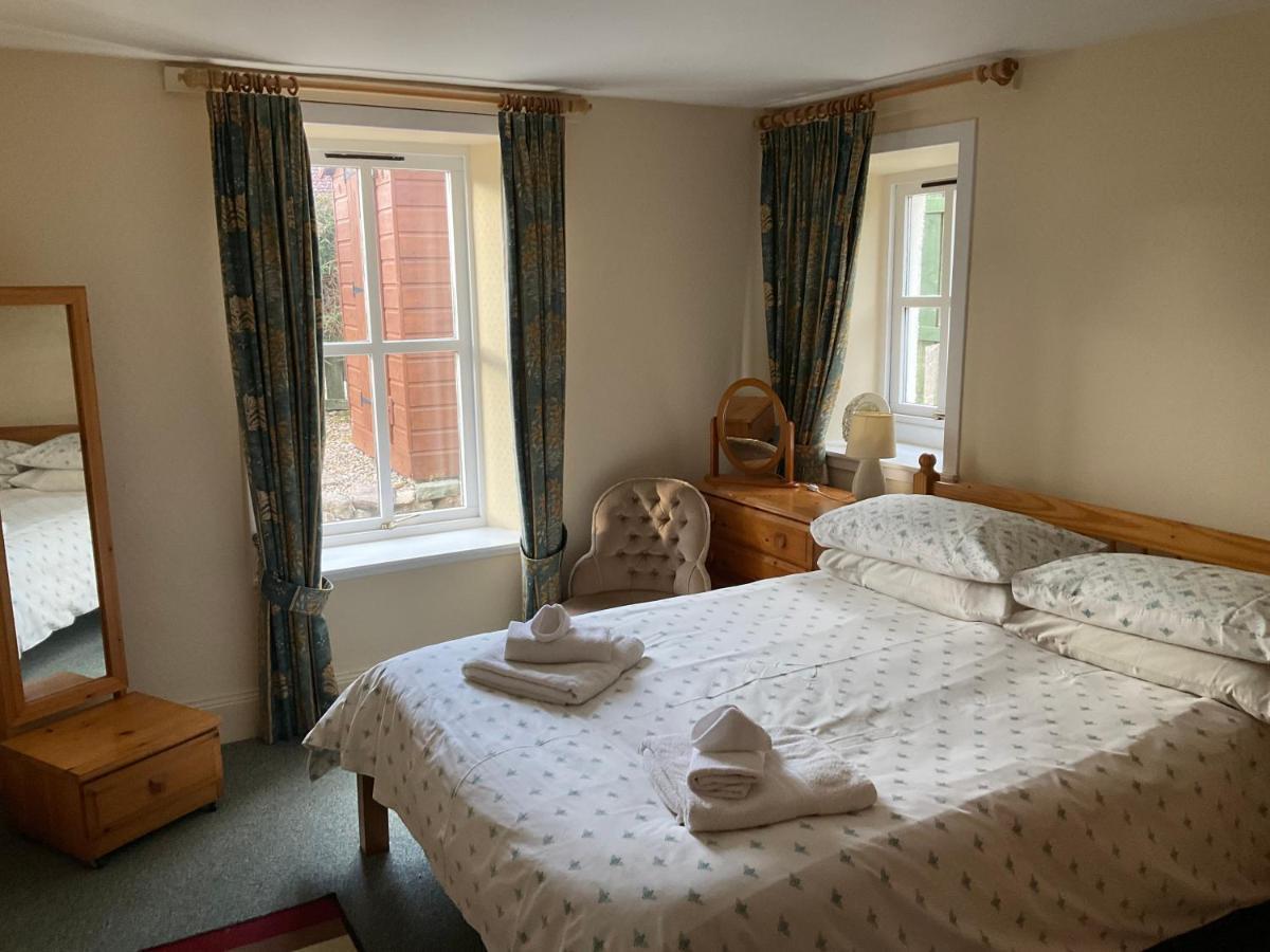 Three-Bedroom Old Cottage Free Parking Инвернес Екстериор снимка