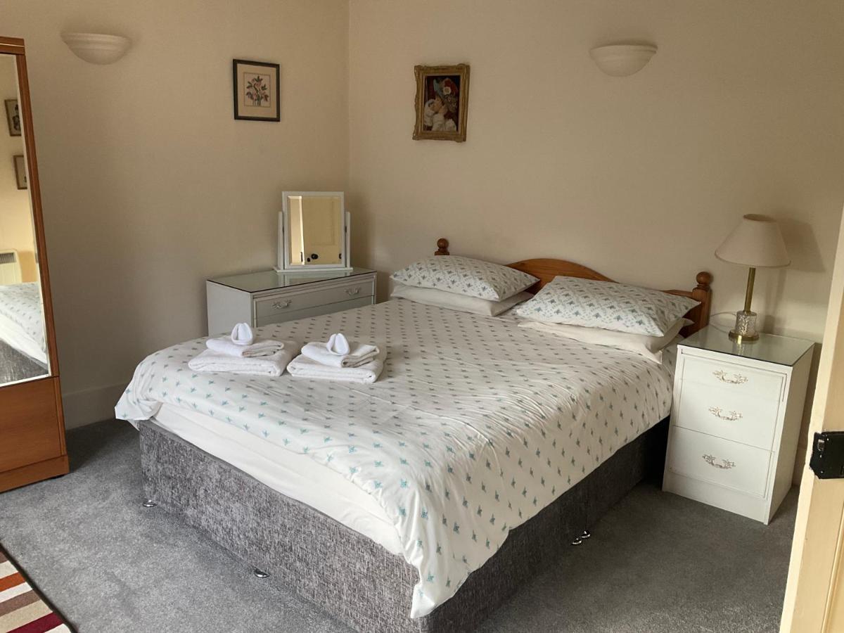 Three-Bedroom Old Cottage Free Parking Инвернес Екстериор снимка